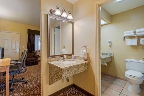 Turquoise Inn & Suites