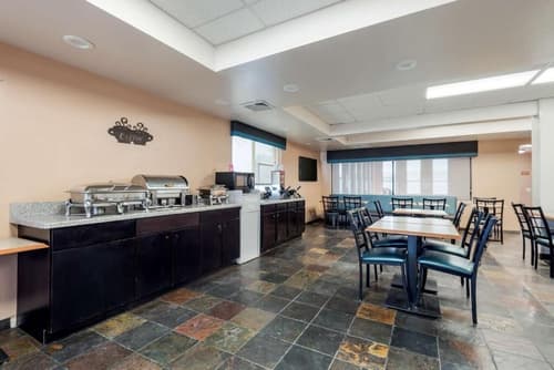 Turquoise Inn & Suites