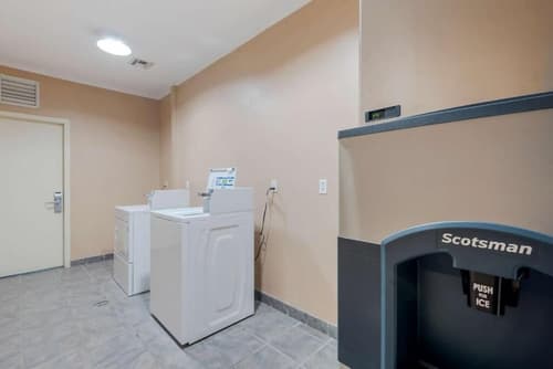 Turquoise Inn & Suites