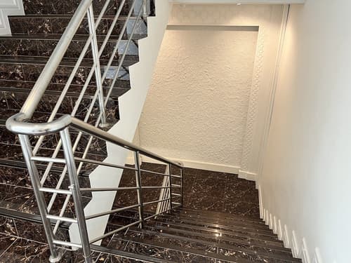 Anwari Hotel, Interior entrance