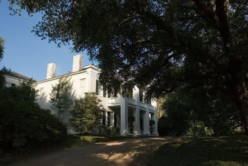 Monmouth Historic Inns and Gardens