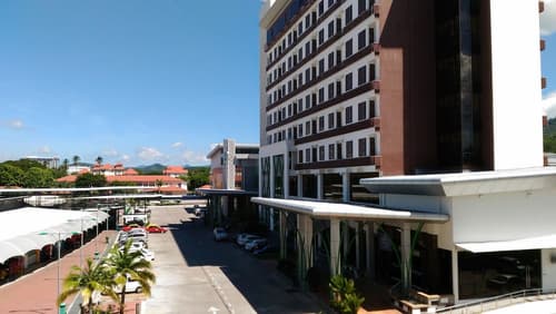 HIG Hotel & Convention, Front of property