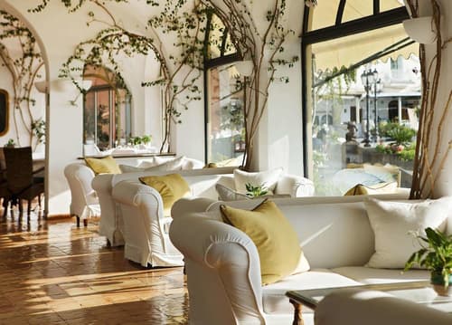 Covo dei Saraceni, Lobby