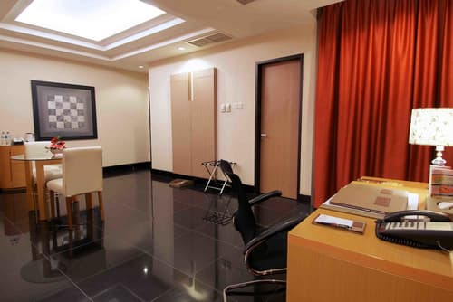 Merlynn Park Hotel, Living area