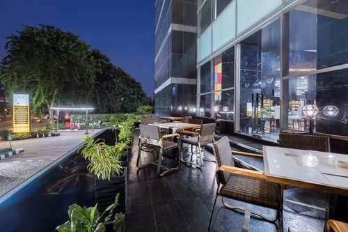 Merlynn Park Hotel, Lobby lounge