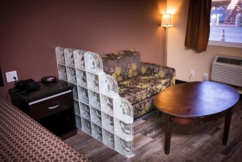 Rodeway Inn & Suites Bellflower, Room