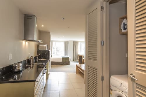 Quest on Durham, Room