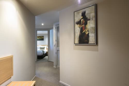 Quest on Durham, Room