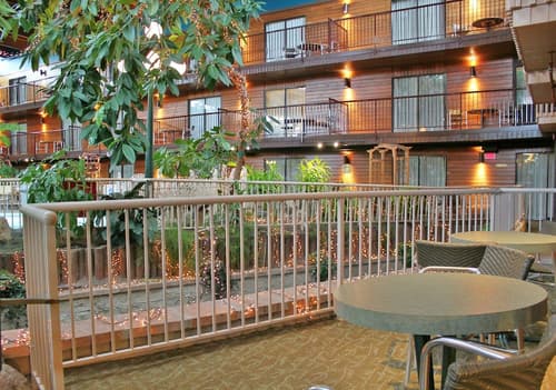 Prestige Vernon Lodge and Conference Centre, Terrace/patio