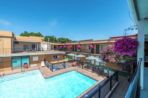 Sahara Courtyard Inn Penticton, Pool