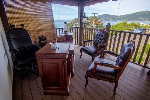 Treasure Cove, Lobby