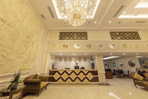 Chalcedony Grand Hotel, Interior entrance