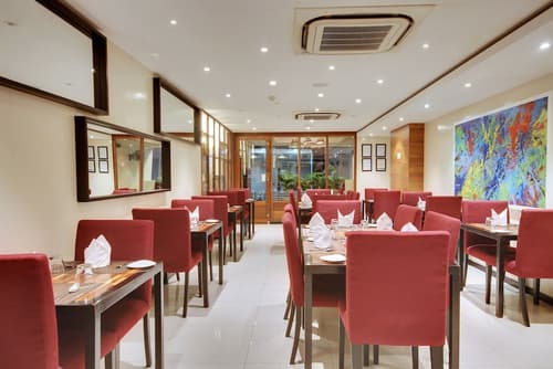 The Somerset Hotel, Restaurant