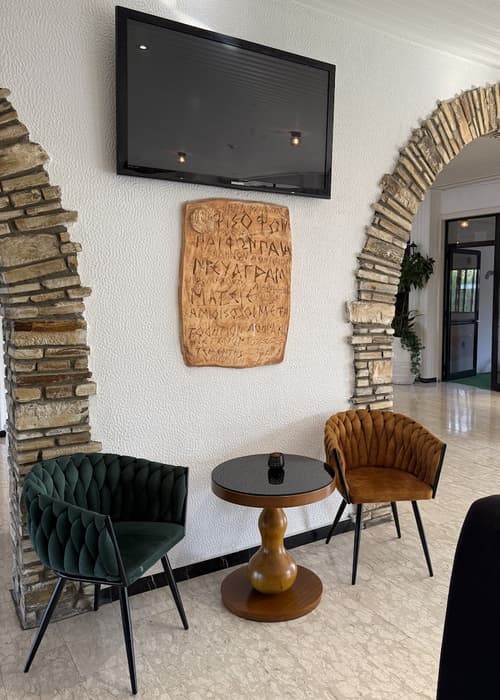 Sveltos Hotel, Lobby sitting area