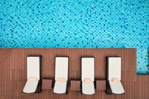 The Grand Napat, Primary image