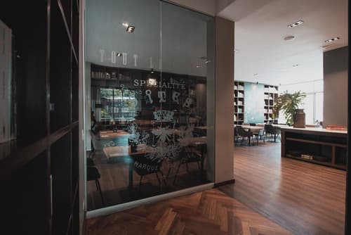 Sites Hotel, Reception