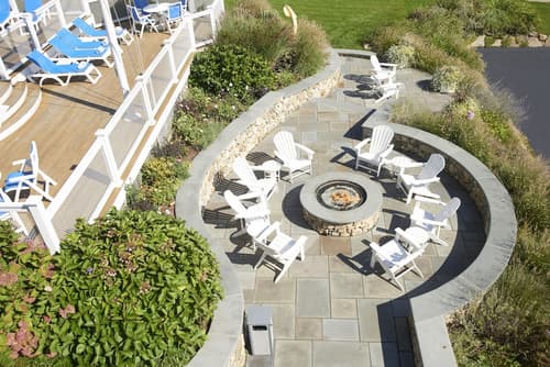 Anchor In Distinctive Waterfront Lodging, Property grounds