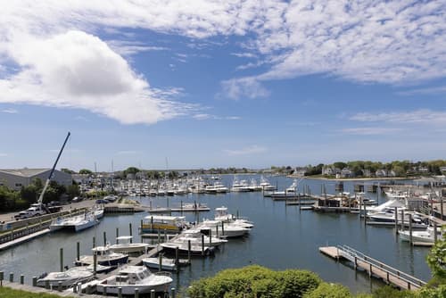 Anchor In Distinctive Waterfront Lodging