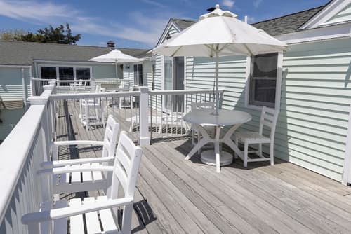 Anchor In Distinctive Waterfront Lodging