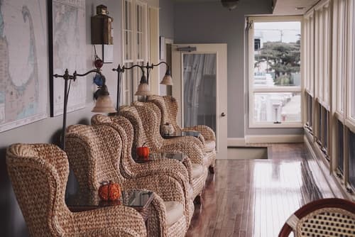 Anchor In Distinctive Waterfront Lodging, Interior entrance