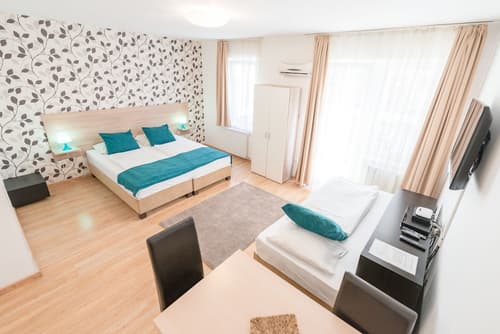 Prince Apartments, Room