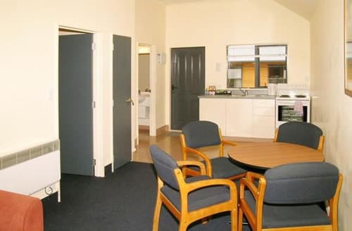 The Peaks Motor Inn, Room