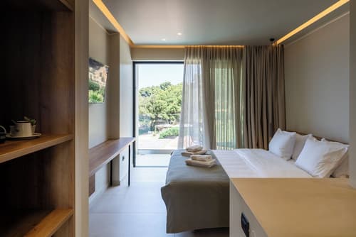 PHEIA, Vriniotis Resorts