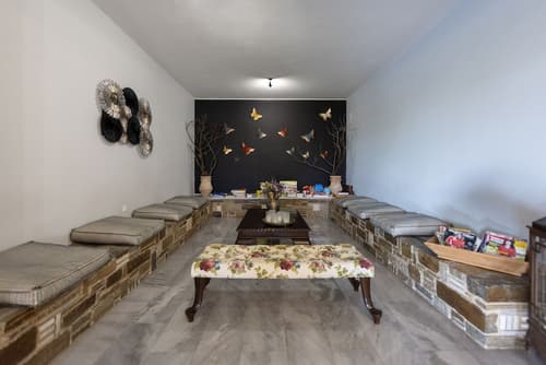 Parosland Hotel, Lobby sitting area