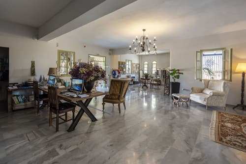 Parosland Hotel, Reception