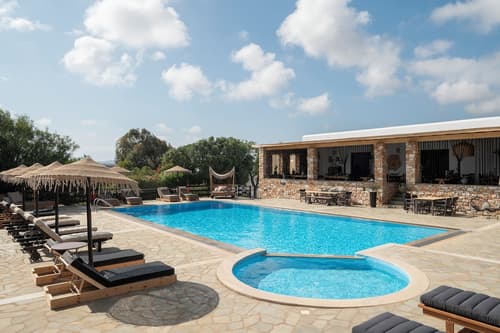 Parosland Hotel, Primary image