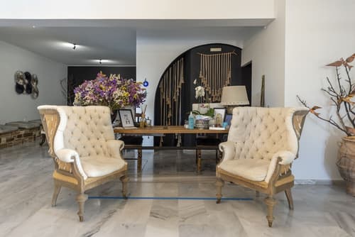 Parosland Hotel, Lobby sitting area