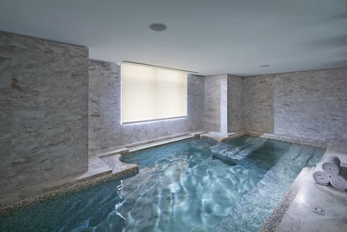 Mandarin Oriental, Taipei, Indoor spa tub