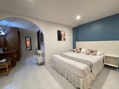 Summer Breeze Hotel