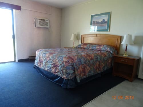 Hospitality Inn, Room