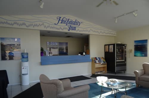 Hospitality Inn, Lobby sitting area
