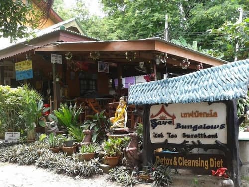 Save Bungalows, Lobby