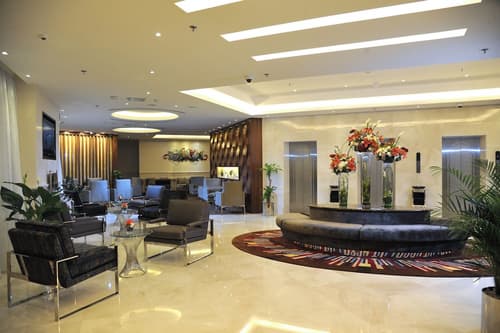 Ramada by Wyndham Abu Dhabi Corniche, Lobby sitting area