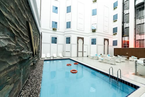 WA hotel, Pool