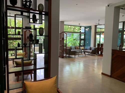 Indra Hotel, Reception