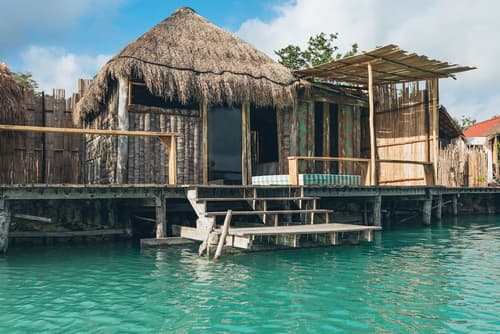 La Embajada Universal - The Eighth Color of Bacalar, Room