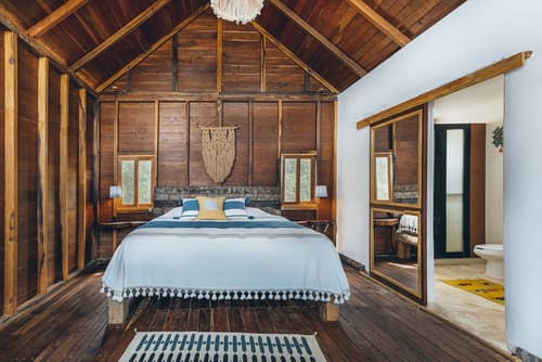 La Embajada Universal - The Eighth Color of Bacalar, Room