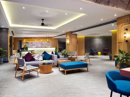 GLOW Mira Karon Beach, Lobby sitting area