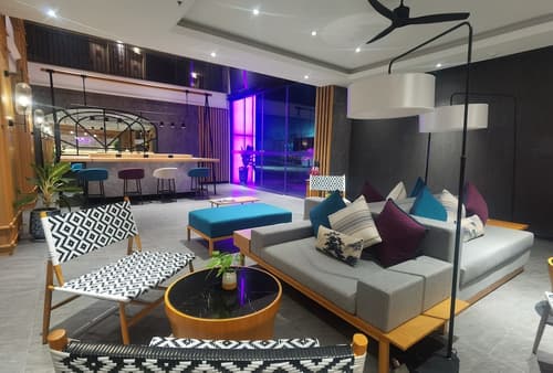 GLOW Mira Karon Beach, Reception