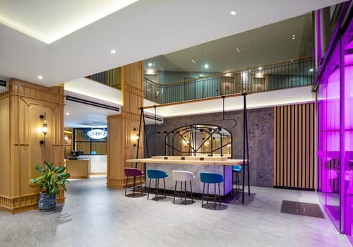 GLOW Mira Karon Beach, Lobby sitting area