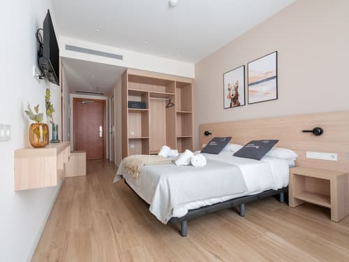 Limehome Barcelona Carrer de Besalú 82, Room