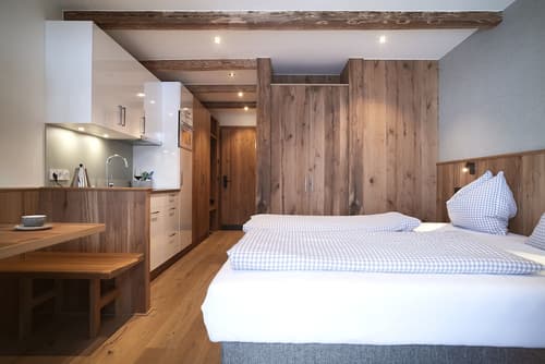 Berghaus Schroecken, Room