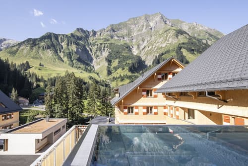 Berghaus Schroecken, Primary image