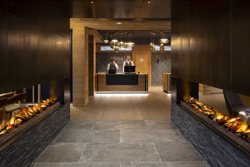 Higalik Hotel, Reception