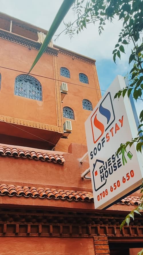 Soofstay, Primary image