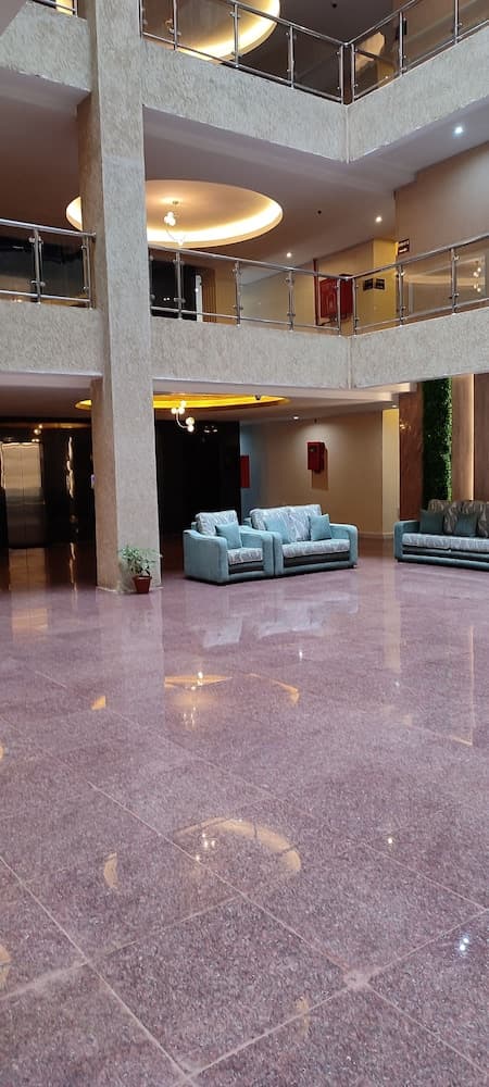 Koki Hotel, Lobby